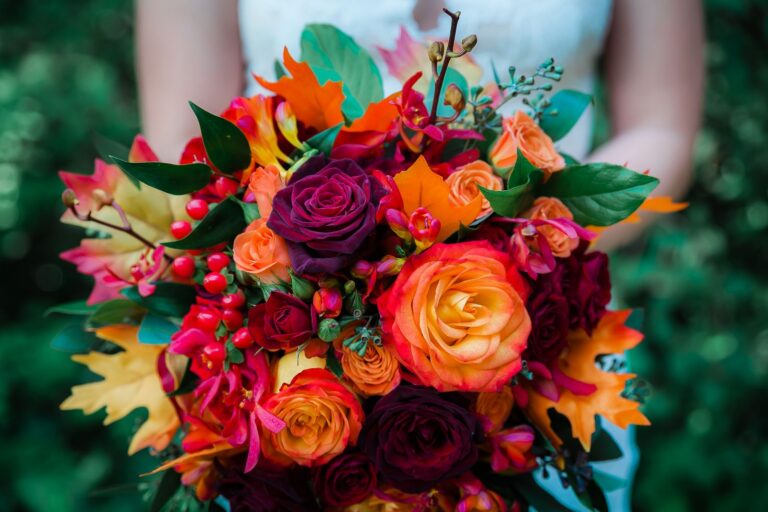Minimalistische Hochzeit: Papeterie mit Weißraum, klarer Typografie und reduzierten Farben