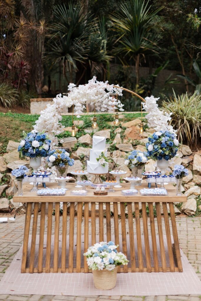 Gartenhochzeit Papeterie: Sommerliche Ideen für Farben, florale Motive und Outdoor-Schilder