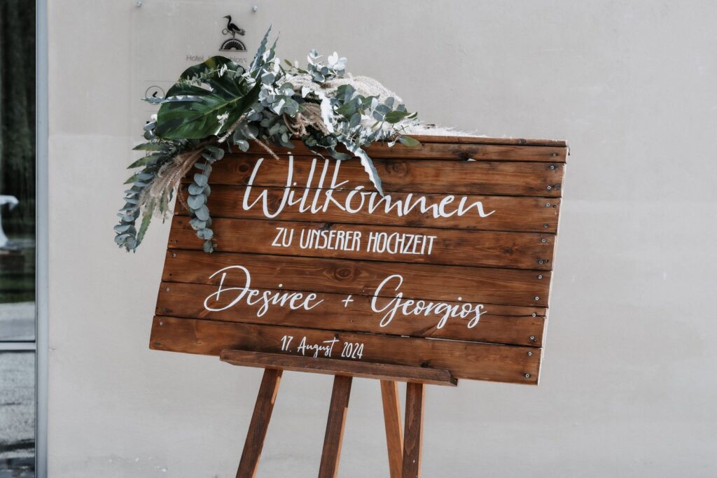Willkommensschild Sprüche: Die schönsten Texte für eure Hochzeit